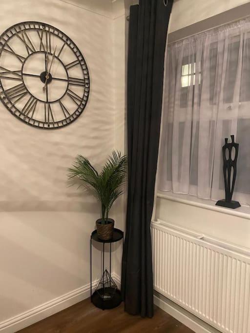 Acacia Villa Dunstable Esterno foto
