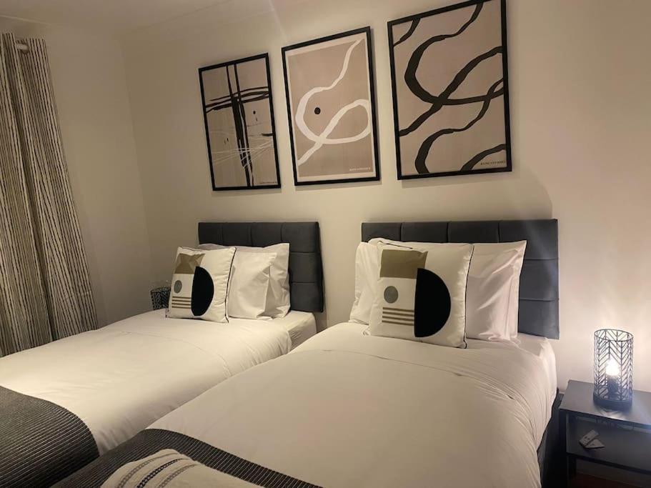Acacia Villa Dunstable Esterno foto