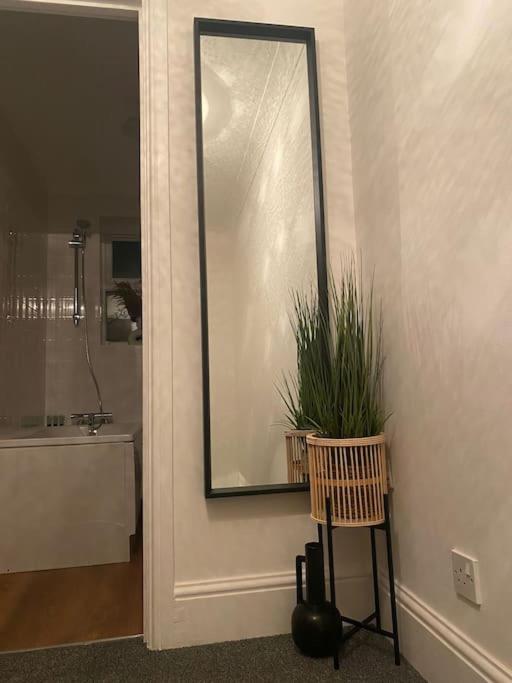 Acacia Villa Dunstable Esterno foto