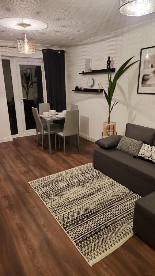 Acacia Villa Dunstable Esterno foto